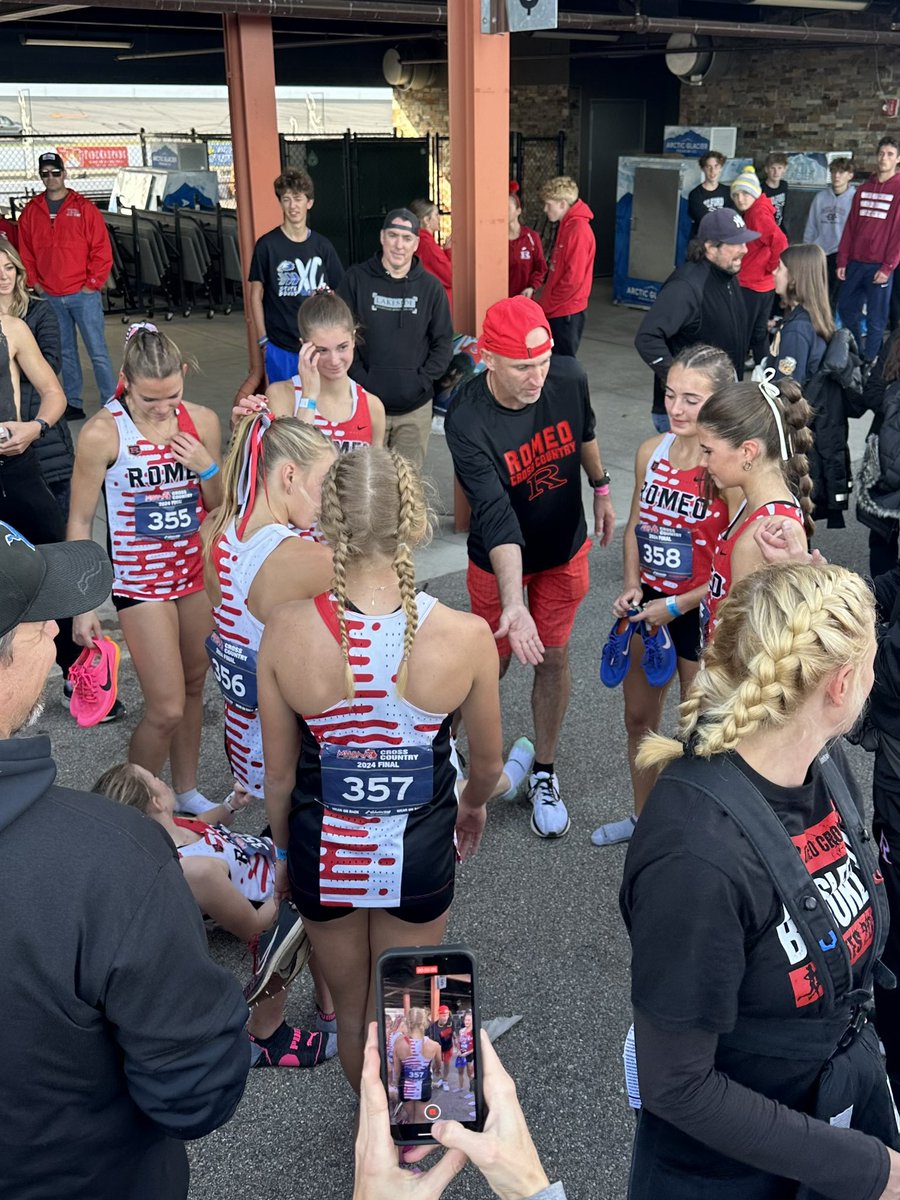 Our Romeo girls-BACK-TO-BACK Division 1 XC State Champs!! 6 girls made all-state. We are so proud of you ladies!! 🏆
#GoDawgs #BulldogPride