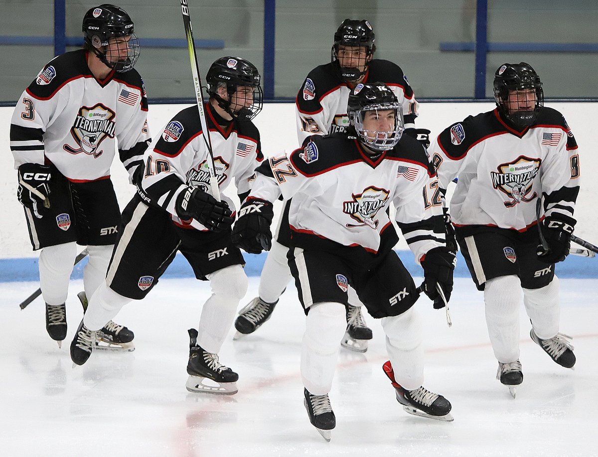 ELPuckOfficial's tweet image. The International Invitational Tournament championship game is set with Shattuck-St. Mary's set to play the Elite League All-Stars at noon Sunday at New Hope Ice Arena.
Tournament schedule: hselitehockey.com/stats#/165/sch…
Watch: 📺 mnhockey.tv/channel?name=u…