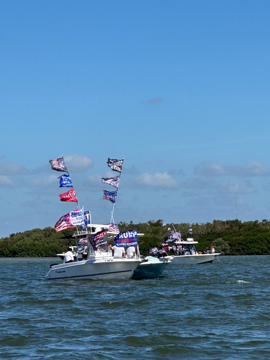 huntskarens's tweet photo. Had an awesome time at the #TrumpBoatParade today. Here’s some pics. #BoatersforTrump https://t.co/l6UPrehu40