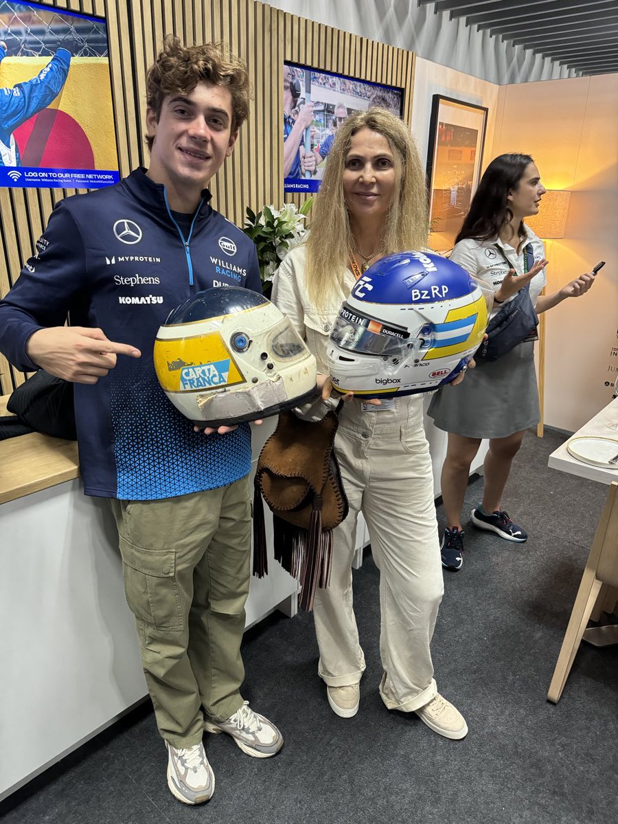 Felipe Mc Gough (@fmcgough) on Twitter photo Hoy no hubo Qualy, pero si otra linda visita en Interlagos! <a href="/vero/">Vero Pepperrell</a>._ghio trajo el casco original de #Lole de 1981 y se sacaron una foto con <a href="/FranColapinto/">Franco Colapinto</a> y su casco homenaje. 👏🏻👏🏻🇦🇷 Hoy no hubo Qualy, pero si otra linda visita en Interlagos! <a href="/vero/">Vero Pepperrell</a>._ghio trajo el casco original de #Lole de 1981 y se sacaron una foto con <a href="/FranColapinto/">Franco Colapinto</a> y su casco homenaje. 👏🏻👏🏻🇦🇷