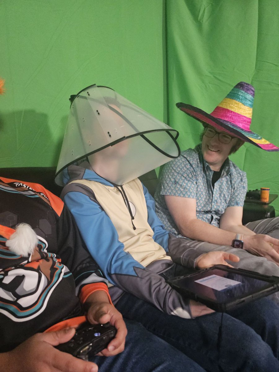 FursForLife's tweet photo. Our team in Seattle are clearly having fun making some chaos, and they are still going, go show some love <3 https://t.co/mIOWsRbFwd https://t.co/JWwfRI88gP