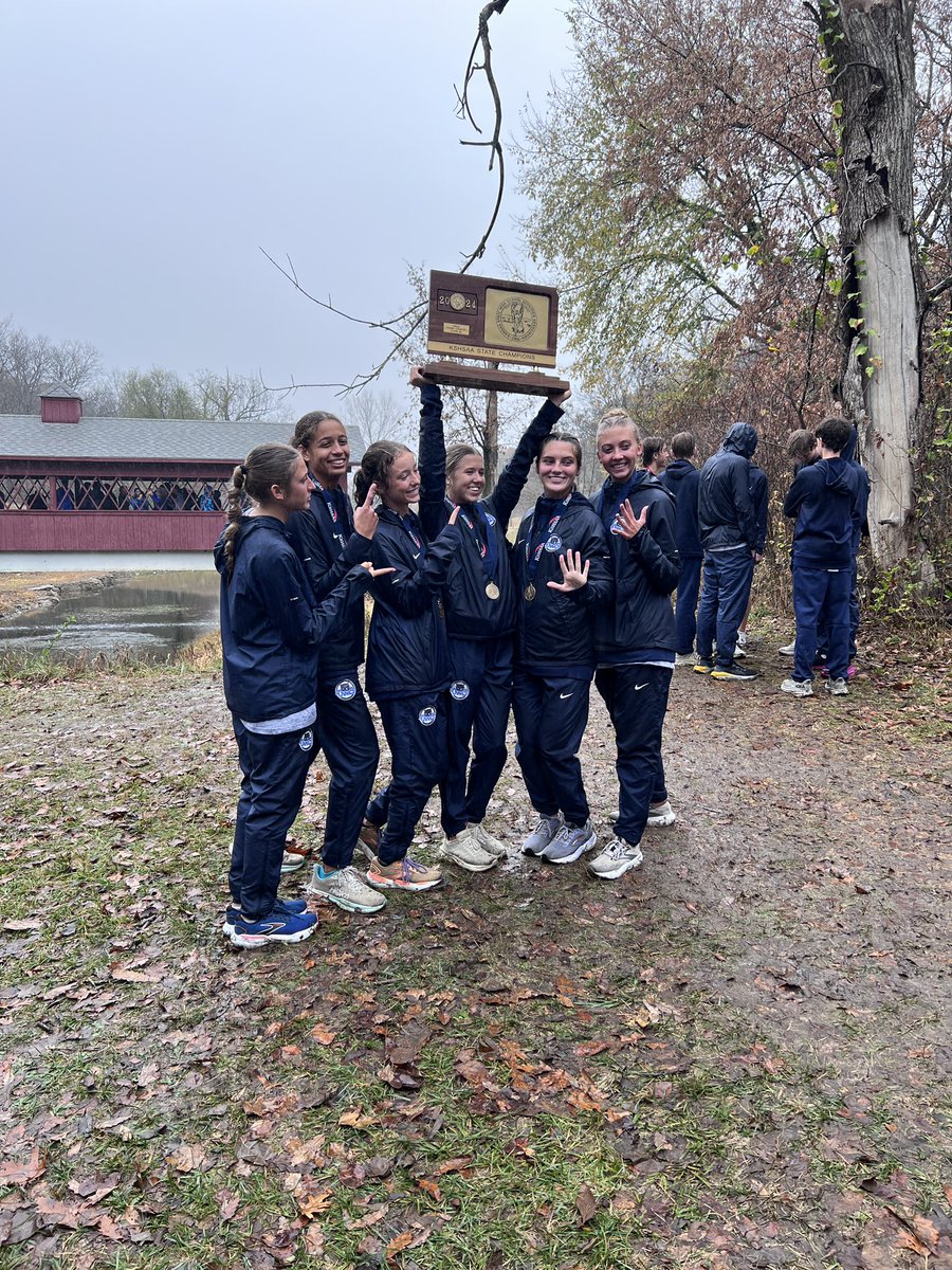 barbgonzo's tweet photo. Hip hip hooray for the @owlxc girls team clinching the @KSHSAA 6A state title for the 5th consecutive year! What an amazing season. And a great way for our girl to finish out her final season during her senior year! 👟🏃🏽‍♀️🏆🥇@Coach_Gonzo https://t.co/9Y20VEos8x