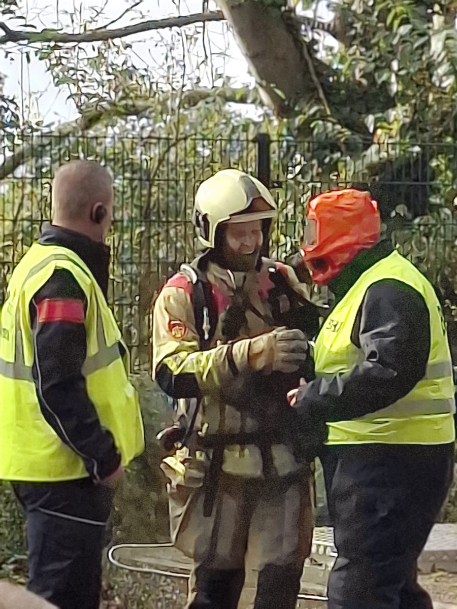Arian van Donselaar (@arianvd) on Twitter photo Vandaag weer de jaarlijkse Valleiwedstrijden #brandweer in <a href="/Gemeente_Rhenen/">Gemeente Rhenen</a> ! Mooie dag, georganiseerd door <a href="/BrandweerRHNATB/">Brandweer Rhenen-Achterberg</a> bij het pompstation van <a href="/HDSR_waterschap/">Stichtse Rijnlanden</a>. Bedankt alle deelnemers en vrijwilligers! Ook HOOFD-bhv <a href="/Jeroen_vRossum/">Jeroen van Rossum</a> 😉👌 Vandaag weer de jaarlijkse Valleiwedstrijden #brandweer in <a href="/Gemeente_Rhenen/">Gemeente Rhenen</a> ! Mooie dag, georganiseerd door <a href="/BrandweerRHNATB/">Brandweer Rhenen-Achterberg</a> bij het pompstation van <a href="/HDSR_waterschap/">Stichtse Rijnlanden</a>. Bedankt alle deelnemers en vrijwilligers! Ook HOOFD-bhv <a href="/Jeroen_vRossum/">Jeroen van Rossum</a> 😉👌