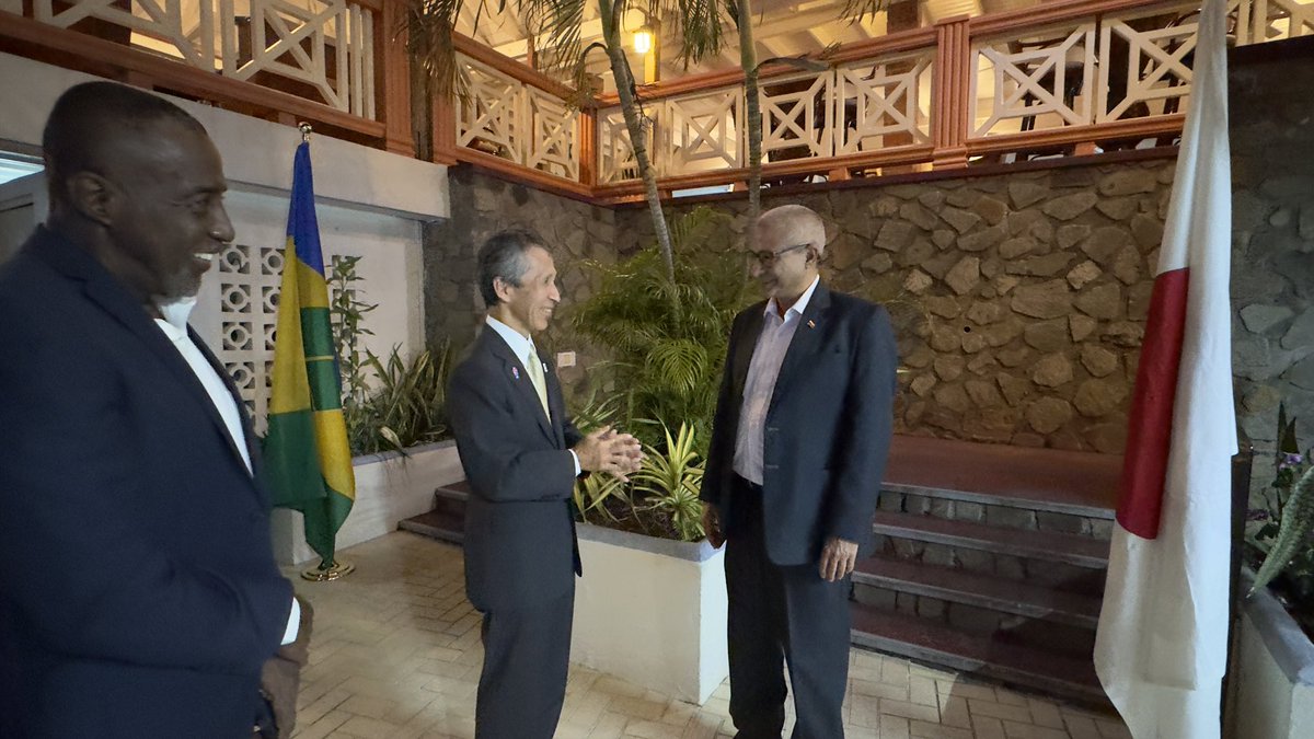 EmbStVincent_ve's tweet photo. The head of the Venezuelan diplomatic mission in Saint Vincent and the Grenadines, @FPerezSantana , on behalf of the Bolivarian government and President @NicolasMaduro , attended the presentation of credentials of the Honorary Consul of Japan 🇯🇵in Saint Vincent and the Grenadines 🇻🇨, Mr. Anthony Regisford. The Minister of Foreign Affairs and Foreign Trade in Saint Vincent and the Grenadines, Hon. Frederick Stephenson highlighted the potential that diplomatic relations have had between 🇻🇨 and 🇯🇵 for 44 years. The activity was also attended by other members of the diplomatic corps accredited to SVG, as well as members of the SVG government and parliamentarians. His Excellency, Honorable Yutaka Matsubara, Ambassador of Japan, highlighted the need to continue deepening the ties of friendship between both peoples. In that sense, His Excellency Anthony Regisford, Honorary Consul of Japan in Saint Vincent and the Grenadines, highlighted the projects that both nations are working on; among them, fishing production, which has benefited Saint Vincent and the Grenadines. @CancilleriaVE @yvangil @rlicausi  El jefe de la mision diplomatica venezolana en San Vicente y las Granadinas, @fperezsantana, en nombre del gobierno bolivariano y del presidente @nicolasmaduro, asistió a la presentacion de cartas credenciales del Cónsul Honorario deJapón 🇯🇵en San Vicente y las Grabadinas 🇻🇨 , señor Anthony Regisford. El Ministro de Relaciones Exteriores y de Comercio Exterior en San Vicente y las Granadinas, Hon. Frederick Stephenson destacó las potencialidades que han tenido las relaciones diplomáticas entre 🇻🇨 y 🇯🇵  durante 44 años. A la actividad asistieron también otros miembros del cuerpo diplomático acreditado en SVG, así como integrantes del gobierno y parlamentarios de SVG. Por su parte, su excelencia, Honorable Yutaka Matsubara, Embajador de Japón, destacó la necesidad de seguir profundizando los lazos de amistad entre ambos pueblos. En ese sentido, su excelencia Anthony Regisford, Cónsul Honorario de Japón en San Vicente y las Granadinas resaltó los proyectos en lo que ambas naciones están trabajando; entre ellos, la producción pesquera, la cual ha beneficiado a San Vicente y las Granadinas.
