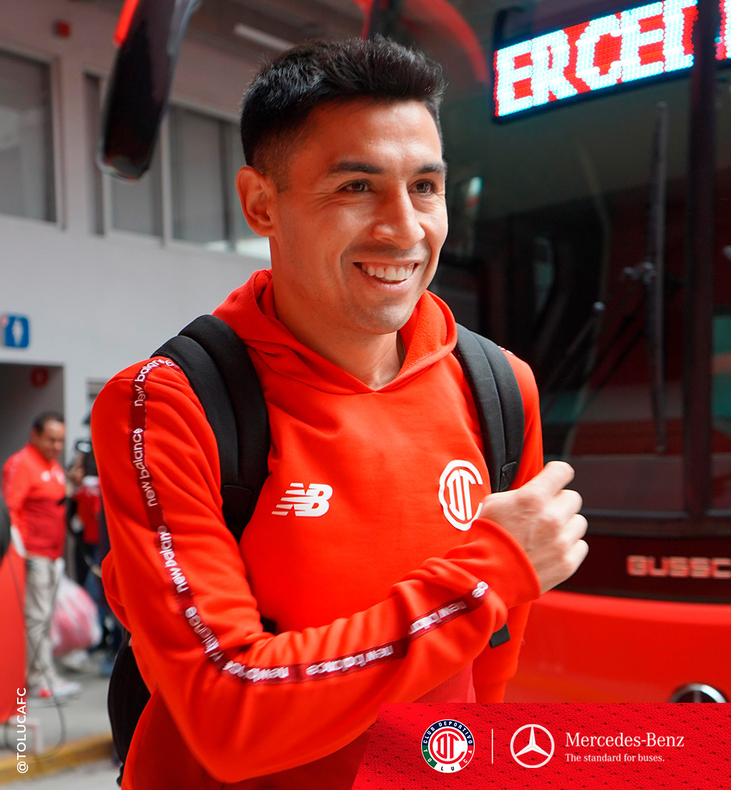 TolucaFC's tweet photo. 🔜🏟| ¡Así fue la llegada de nuestros Diablos al estadio, con el confort y comodidad de @MBenzBusesMx!

Listos para buscar la victoria esta tarde.

#TodosJuntos | @MBenzBusesMx https://t.co/YRF7YVOHa2