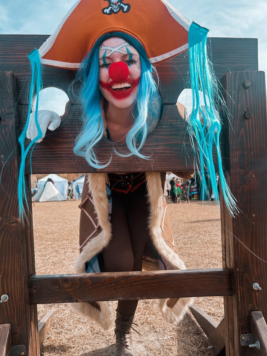 KaybeeCosplays's tweet image. Wanna see what else I can do? 🏴‍☠️ 

#buggy #buggytheclown #onepiece #cosplay @onepiecenetflix