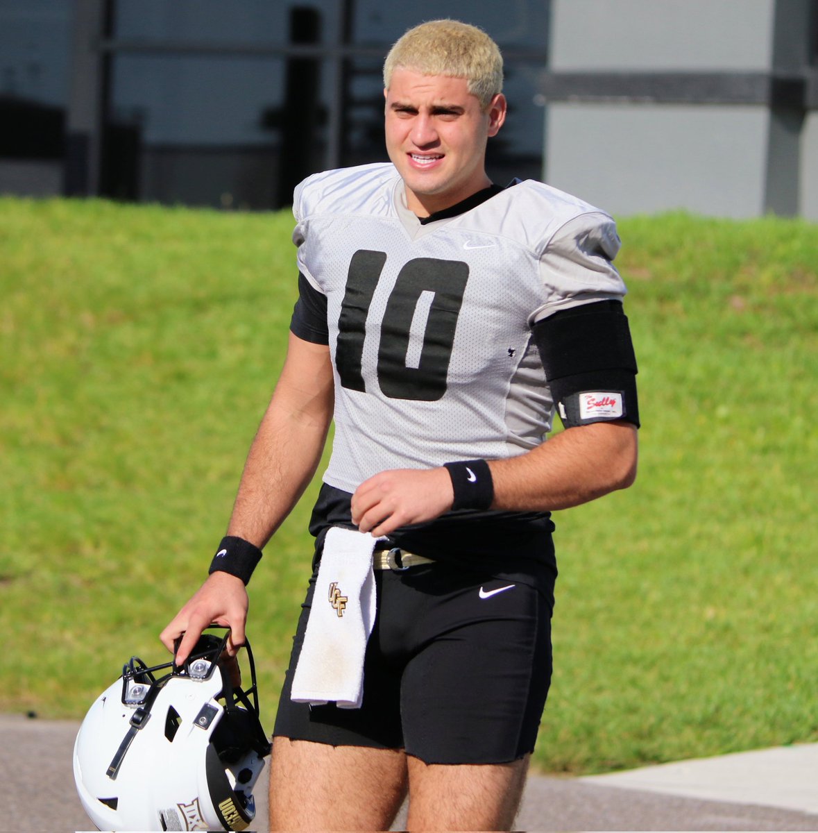 UCF QB Dylan Rizk's 1st career start:

20 / 25, 294 yds, 3 TD, 0 Int
9 car, 55 yds

349 total pass and rush yards