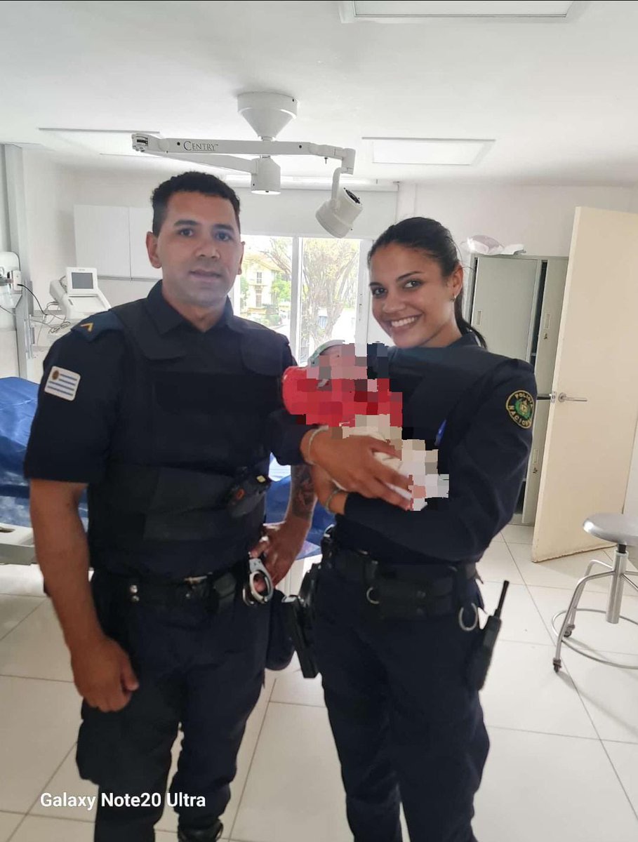 JZO I- ASISTENCIA A PARTO. Hoy 15:00 efectivos trasladan a F. O de 18 años en trabajo de parto al H. P. R y dentro del móvil la asisten,  recibiendo al bebé ambos se encuentran en buen estado de salud.