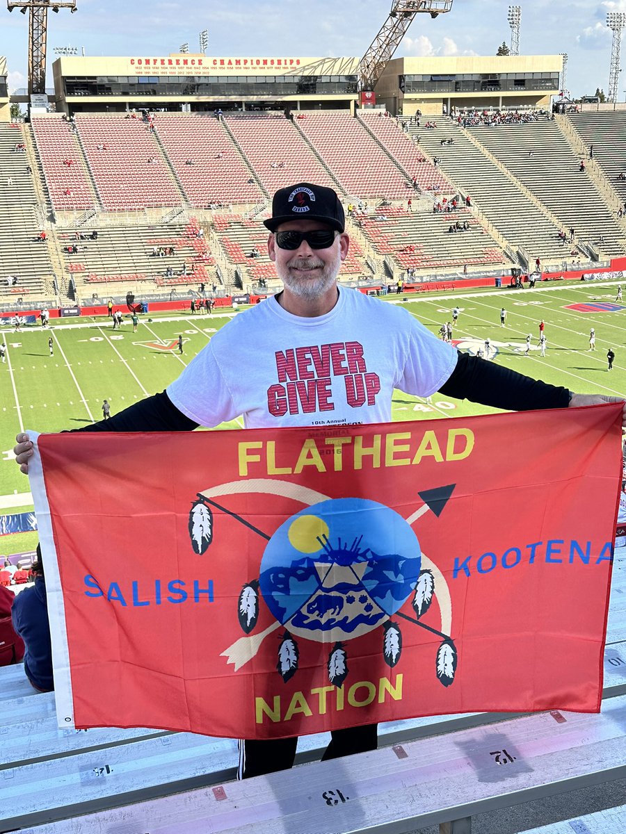 CoachGatch's tweet photo. #RELENTLESSFOOTBALL at Fresno State vs Hawaii https://t.co/IciMosCT1S