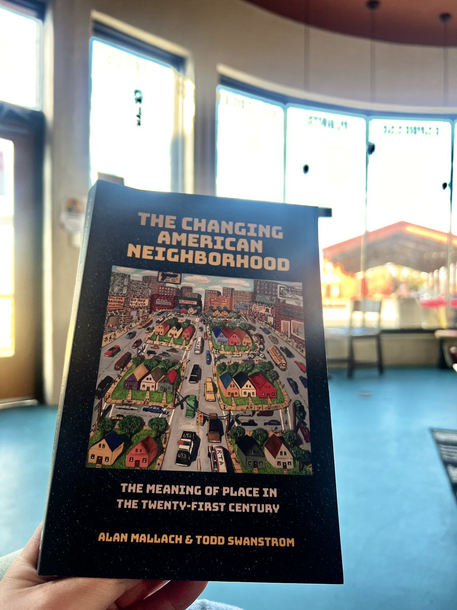 206_Jacob's tweet photo. Browsing through new reads at my favorite coffee shop in Pasco. #cafeconarte https://t.co/oJMiQLnq3T