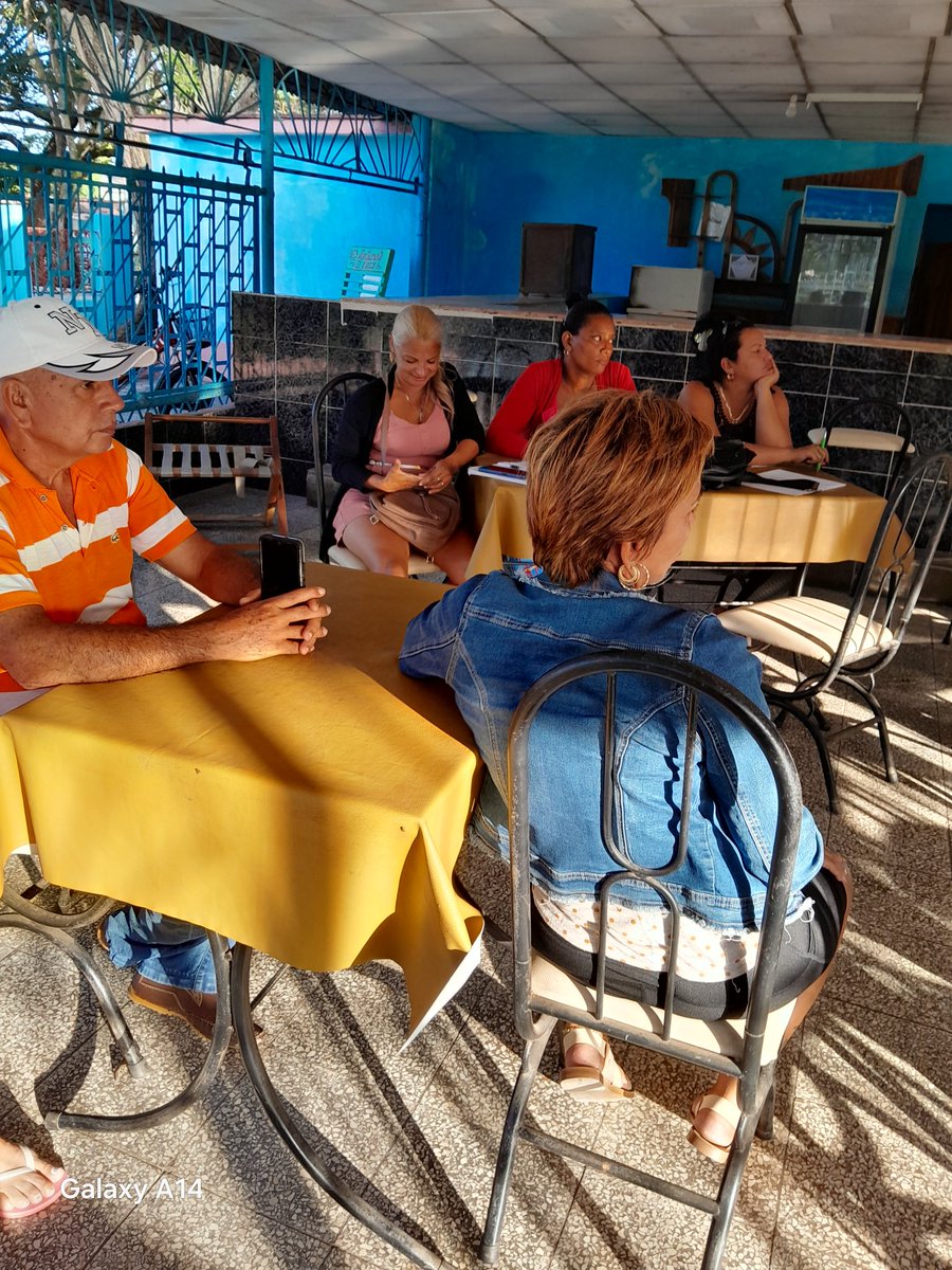 El consejo de dirección de La Empresa de comercio Jobabo activado recibiendo indicaciones precisas relacionadas con el evento hidrometeorológico que se avecina al encontrarnos en fase informativa nuestra provincia.
#TareaDeGrandes 
#Comerciodelpueblo