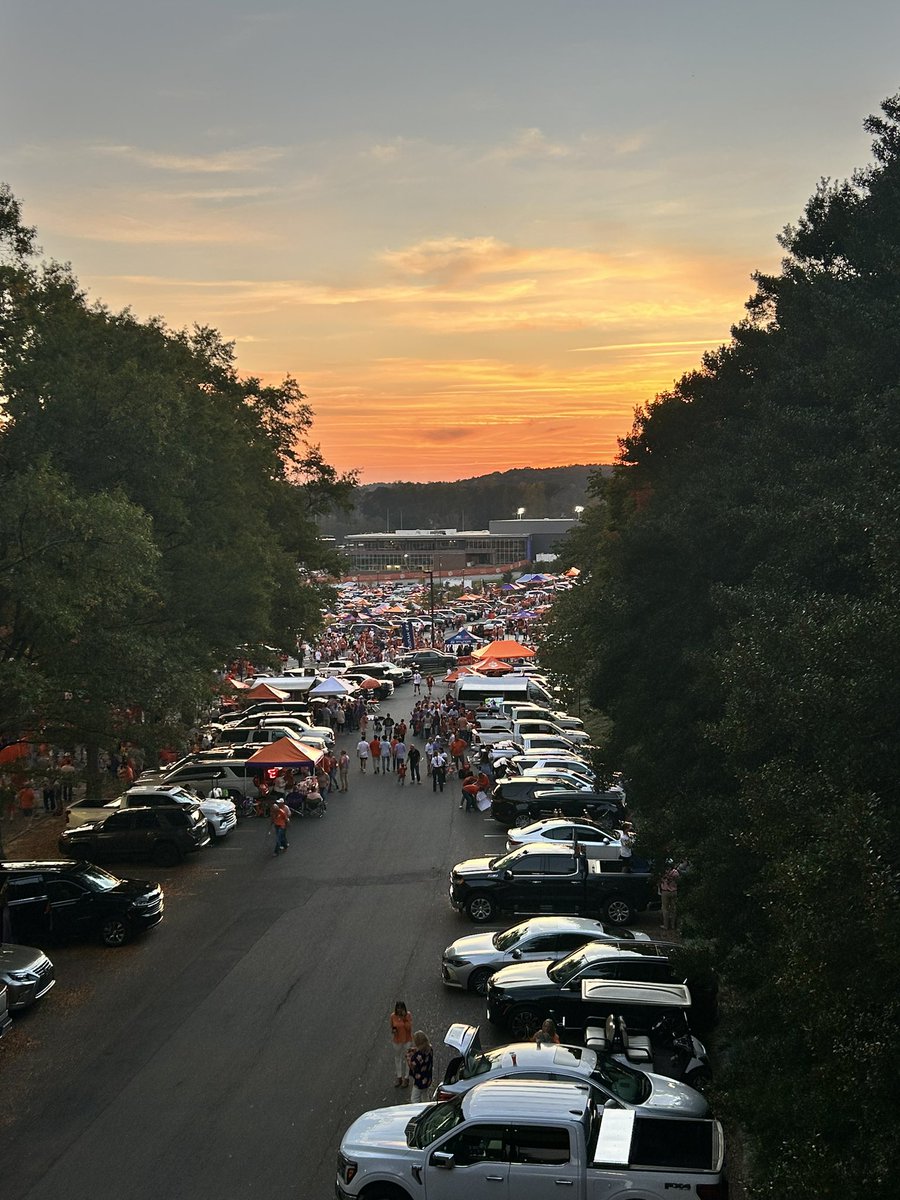 HiersAshley's tweet photo. Tigertown #Clemson sunsets ❤️ https://t.co/JGHyBAKPi0
