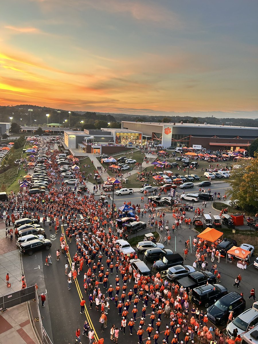 HiersAshley's tweet photo. Tigertown #Clemson sunsets ❤️ https://t.co/JGHyBAKPi0