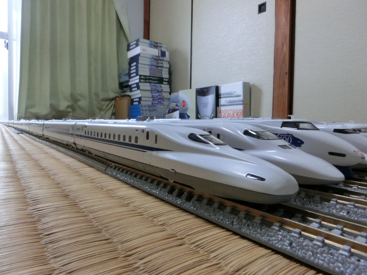 hikari_zero's tweet photo. 2005年　N700系試作車登場　ほぼ試運転に従事して2019年に廃車されたZ0編成が登場しました。

当時は高性能すぎてビビった記憶があります。特に加速力。

#東海道新幹線開業60周年 #N700 #Z0 #Tomix https://t.co/x09Rxgb4sR