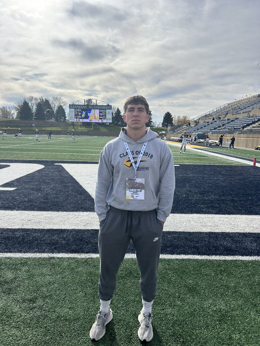 DanielHarness88's tweet photo. Thank you @CoachSipple and @AugieFB  for having me out to a great game day visit! https://t.co/DR7ew3Qqy7