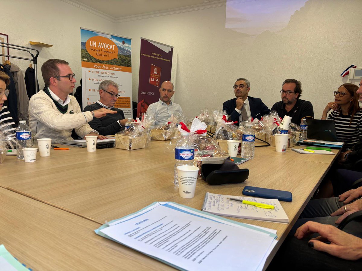 adrienverrier's tweet photo. Magnifiques travaux de la @cobseco où nous avons été particulièrement bien accueillis par les Barreaux d Avignon et de Carpentras. territorialité, initiative des Ordres. Les Bâtonniers œuvrent pour leurs avocats, leurs barreaux et les citoyens ! @Conf_Batonniers @CNBarreaux https://t.co/wKH6SsfZ06