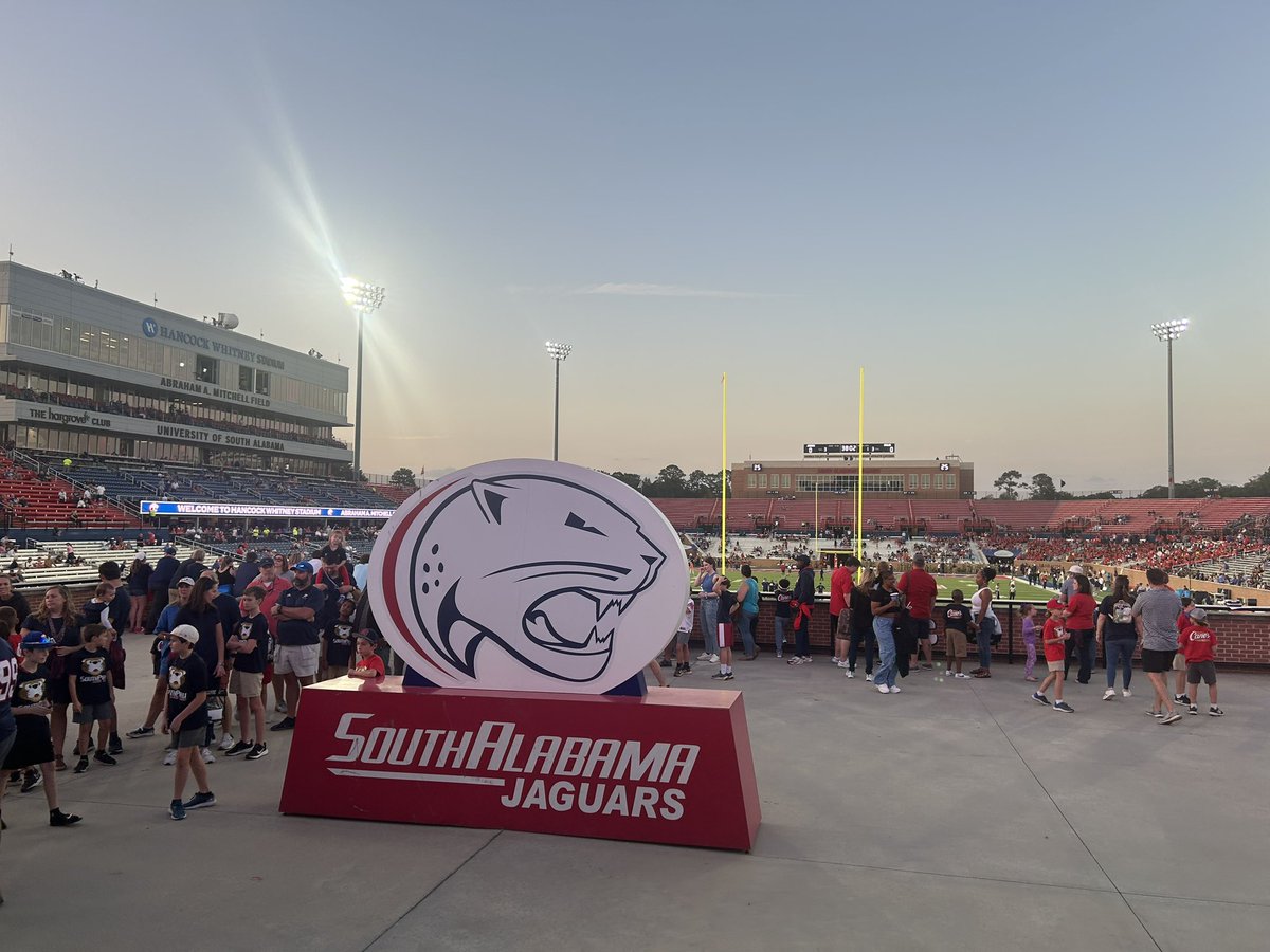 _ProjectPat's tweet image. Blowing a load to Jag off tonight!