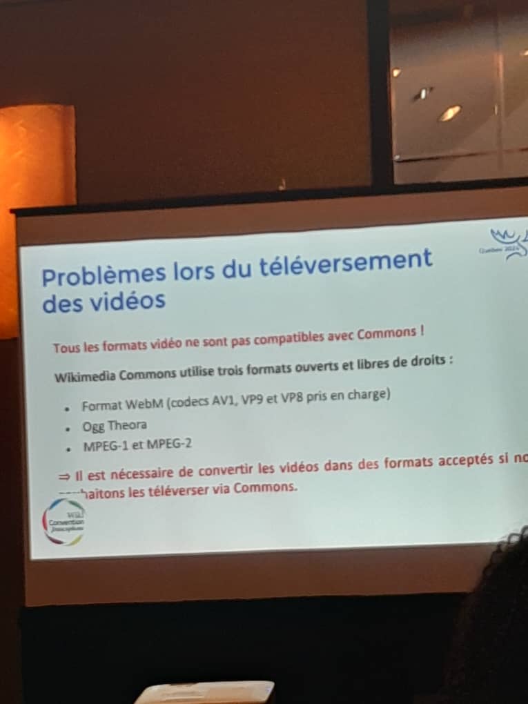 Wikimedia_Sn's tweet photo. A la #WikiConvFr24 les participant.e.s ont découvert comment organiser une campagne vidéo et utiliser #VideoCutTool pour téléverser des vidéos sur Commons grâce à la présentation de @yamenbousrih .
#kebetu 
#bibsen https://t.co/vd8EL7A0G4