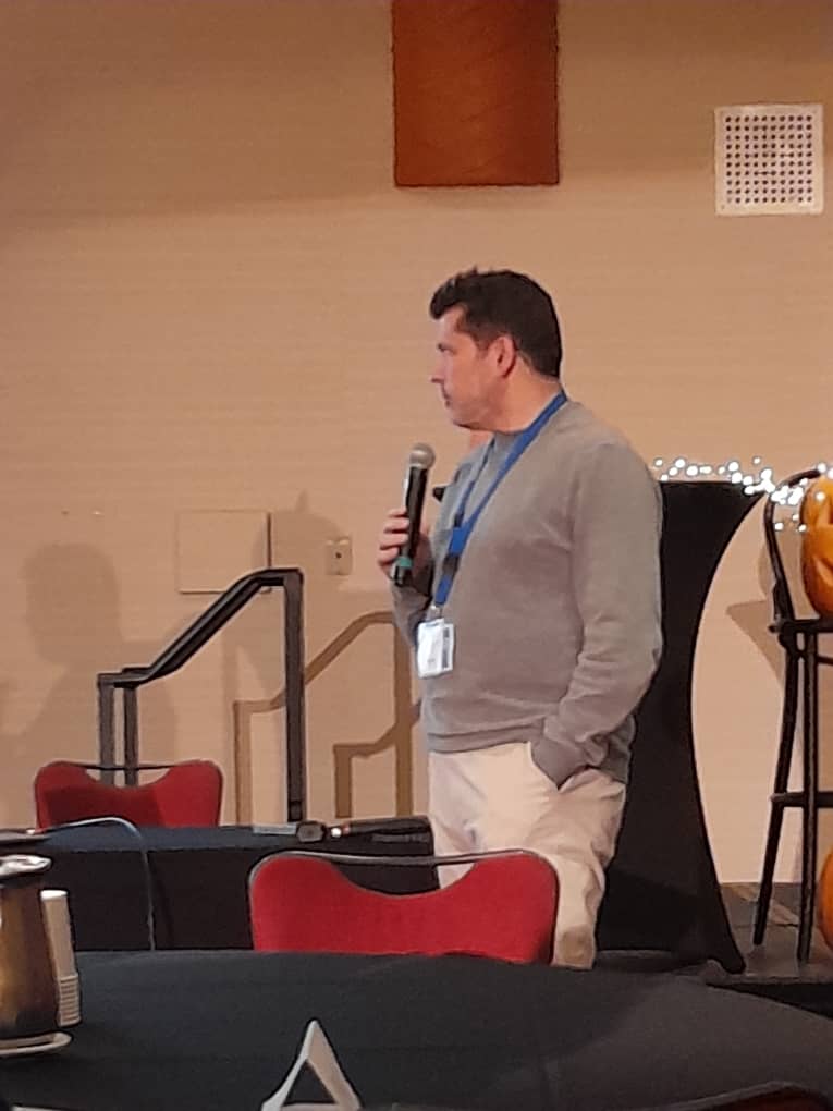 Wikimedia_Sn's tweet photo. A la #WikiConvFr24 les participant.e.s ont découvert comment organiser une campagne vidéo et utiliser #VideoCutTool pour téléverser des vidéos sur Commons grâce à la présentation de @yamenbousrih .
#kebetu 
#bibsen https://t.co/vd8EL7A0G4