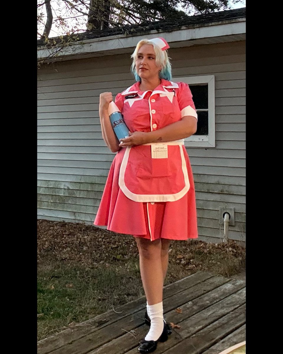 SassyRedGloves's tweet photo. Happy Halloween (late)! The Waitress took the night off and she’s going dancing! https://t.co/QpjeghVTmA