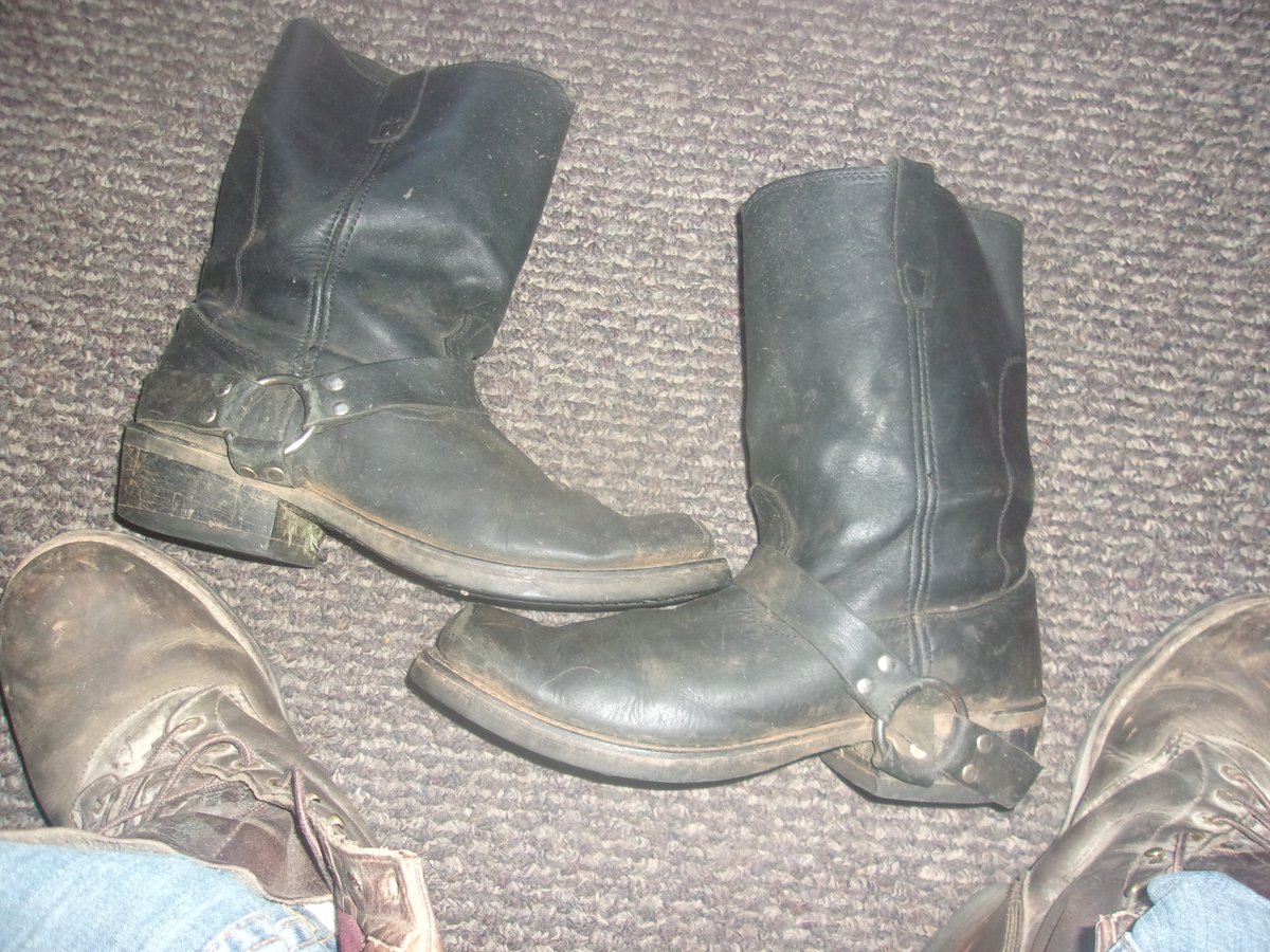 NutYourBoots's tweet photo. My worn Harness Boots #trashedboots #workboots #bootfetish #harnessboots #motorcycleboots https://t.co/6nv8Lmfand
