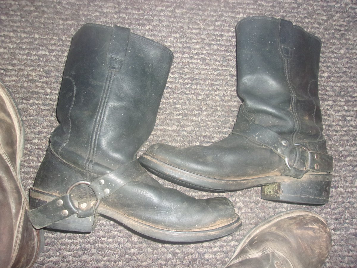 NutYourBoots's tweet photo. My worn Harness Boots #trashedboots #workboots #bootfetish #harnessboots #motorcycleboots https://t.co/6nv8Lmfand