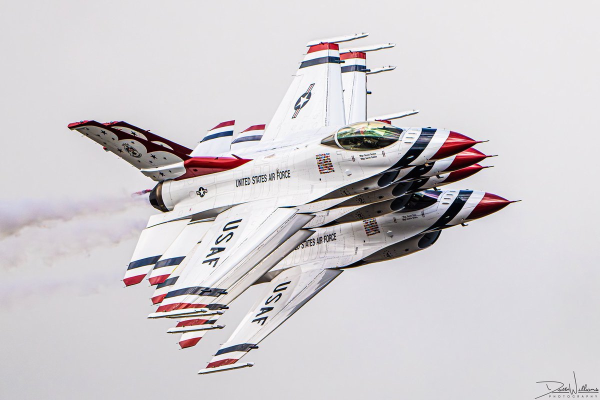 DWPhotographed's tweet image. Look Close!!
There are FOUR Thunderbirds in this photo!
Wow!
Taken at the Homecoming Air Show in Pensacola, FL.