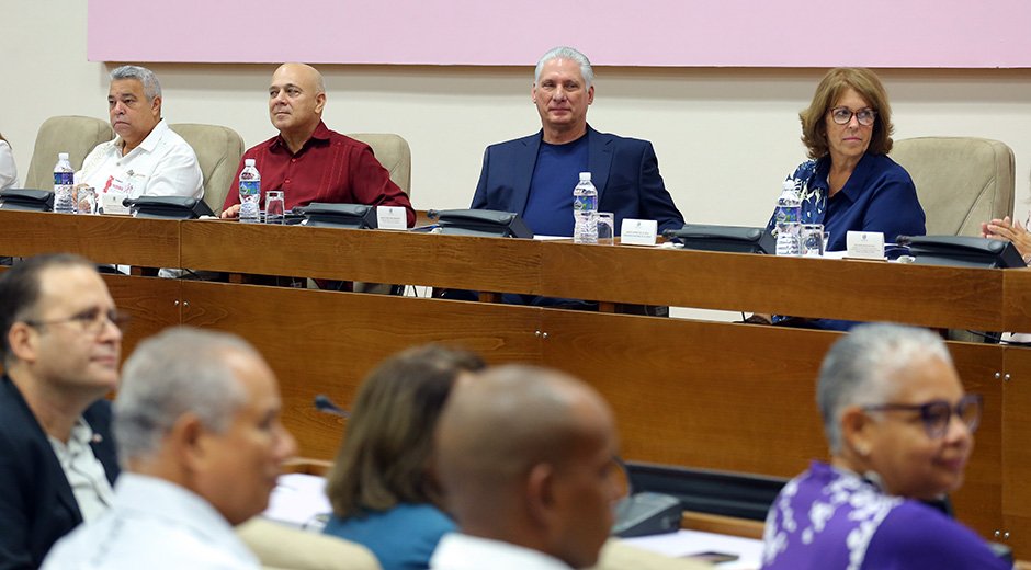 Dirección d la UNEAC:
Escritores, Dazra Novak.
Músicos, Mabel Castillo.
Escénicos Marilin Garbey.
Plástica, Harold López.
Cine, radio y TV, Lourdes de los Santos.
Yuris Nórido, Eduardo Sosa y Lesbia Vent Dumois, Vic psdtes.
Vic psdte primera, Magda Resik. 
Psdta Marta Bonet.