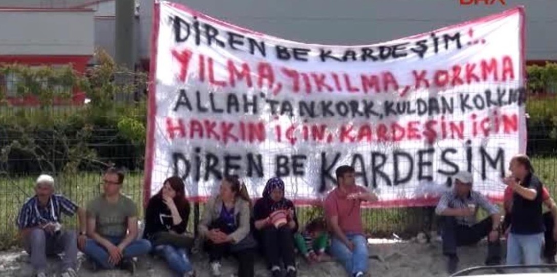 <a href="/erknckr49/">erkan çakır</a> <a href="/tabibturkiye/">TABİB Türkiye</a> <a href="/herkesicinCHP/">CHP 🇹🇷</a> <a href="/chpgenclikgm/">CHP Gençlik Kolları</a> <a href="/diskinsesi/">DİSK</a> Remzi den Arzuya.. 
Mahmuttan Ergüne.. 
Hepsi aynı bunların kendi koltuğu ve kesesi uğruna
Meydanlarda tvlerde 3-5 kelime işçinin gazını al sırtından primlen dostlar alışverişte görsün.
Çok filim hareketler bunlar 

İşçinin işçiden başka dostu yoktur
KartalGrevine  DestekOl