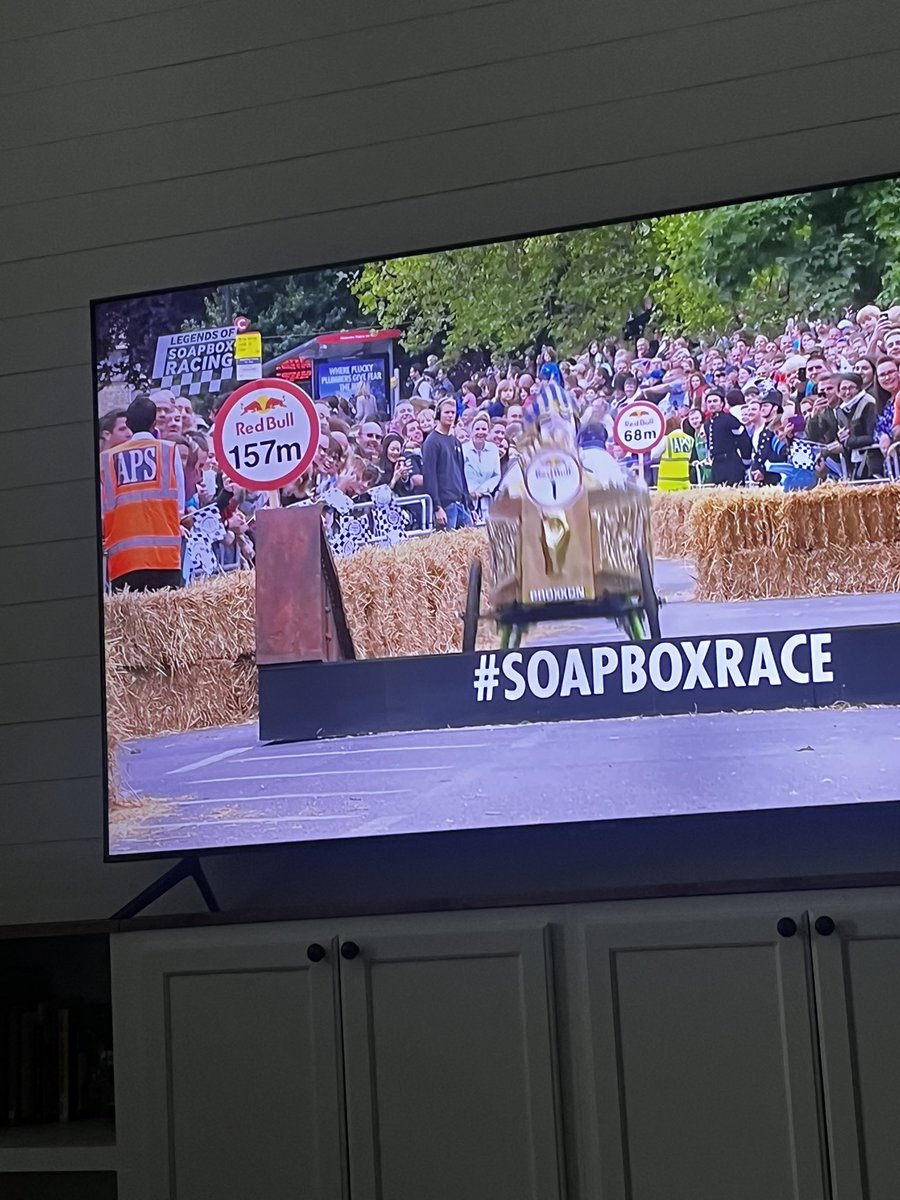KBTheBooBonic's tweet image. I wanna make one and call it Boxsoapcar Racer. Dress like Tom Delonge and make it a spaceship. I will clearly dominate and am aerodynamic and not hesitant to experience pain for a laugh. I’ve been watching vids a significant part of my day @tomdelonge @redbull #soapboxrace