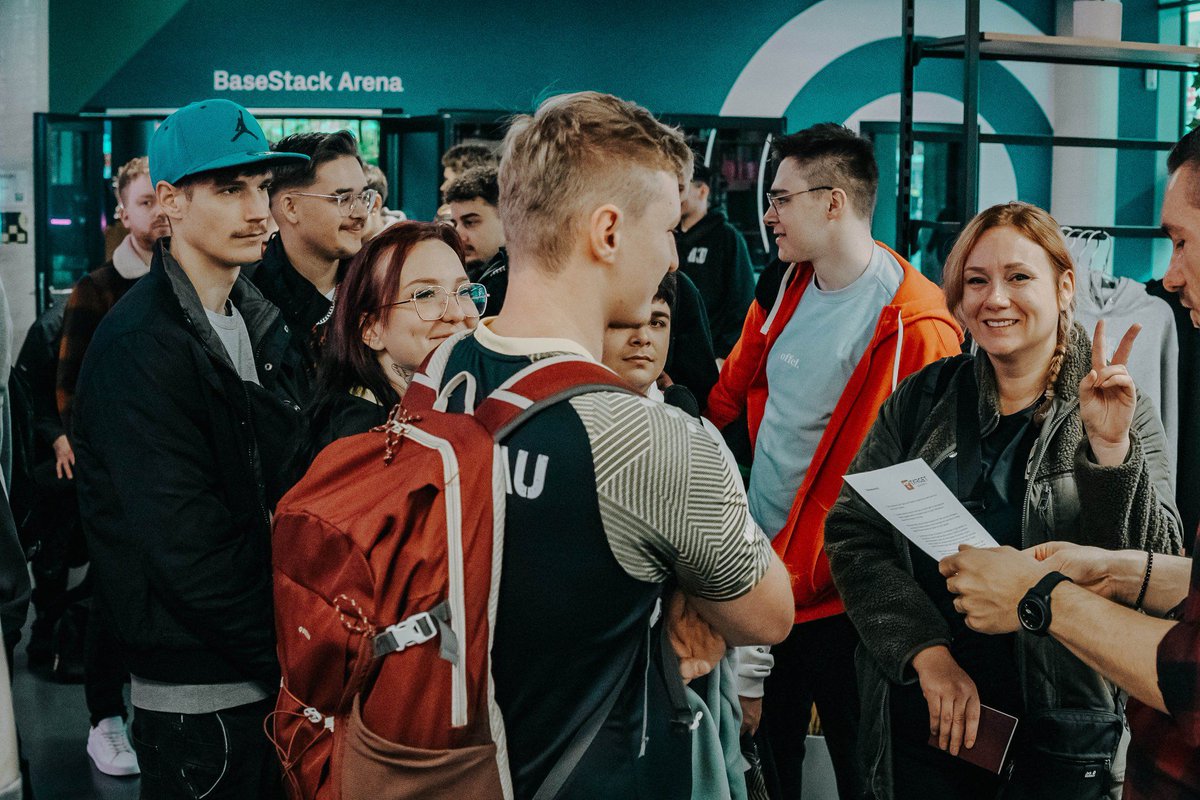 ZACHGaming__'s tweet photo. Am ersten Tag der @BaseStackDE LAN in Dortmund konnten wir uns mit sechs Siegen durchsetzen und den Tag auf Platz 2 beenden.
#ZG #ZACHGaming #Basestack https://t.co/QMMPdW0GIM