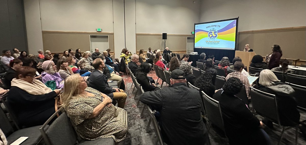 eSpLanguage's tweet image. Full house at the ATA Professional Forum for the Spanish Language Division @ATASpanishDiv #ATA65 #xlt #1nt