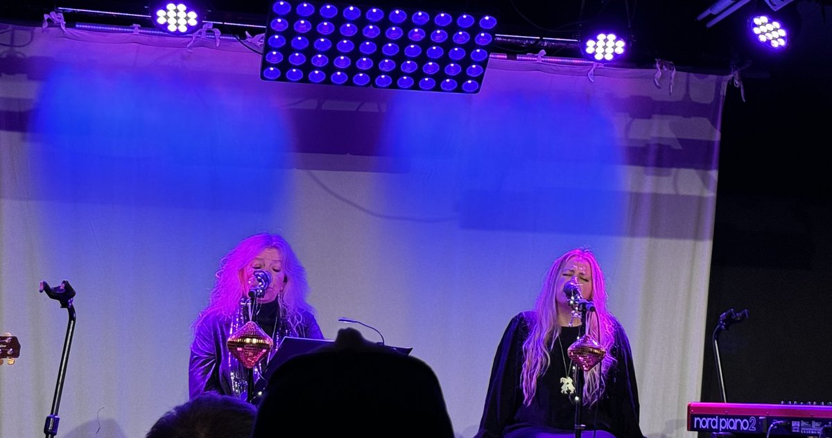 Neil Tomlin (@tomlinneil) on Twitter photo Wonderful evening <a href="/HangerFarmArts/">Hanger Farm</a> listening to one of my all time favourites - the fabulous <a href="/judietzuke/">judie tzuke ☮️</a> with <a href="/baileytzuke/">Bailey Tzuke ☮</a>, <a href="/ChazThorogood/">Chaz Thorogood</a> and Oscar. Jude you look amazing and the voice remains sublime. So lovely to hear Shoot from the Heart ❤️ a personal favourite 👏👏👏 Wonderful evening <a href="/HangerFarmArts/">Hanger Farm</a> listening to one of my all time favourites - the fabulous <a href="/judietzuke/">judie tzuke ☮️</a> with <a href="/baileytzuke/">Bailey Tzuke ☮</a>, <a href="/ChazThorogood/">Chaz Thorogood</a> and Oscar. Jude you look amazing and the voice remains sublime. So lovely to hear Shoot from the Heart ❤️ a personal favourite 👏👏👏