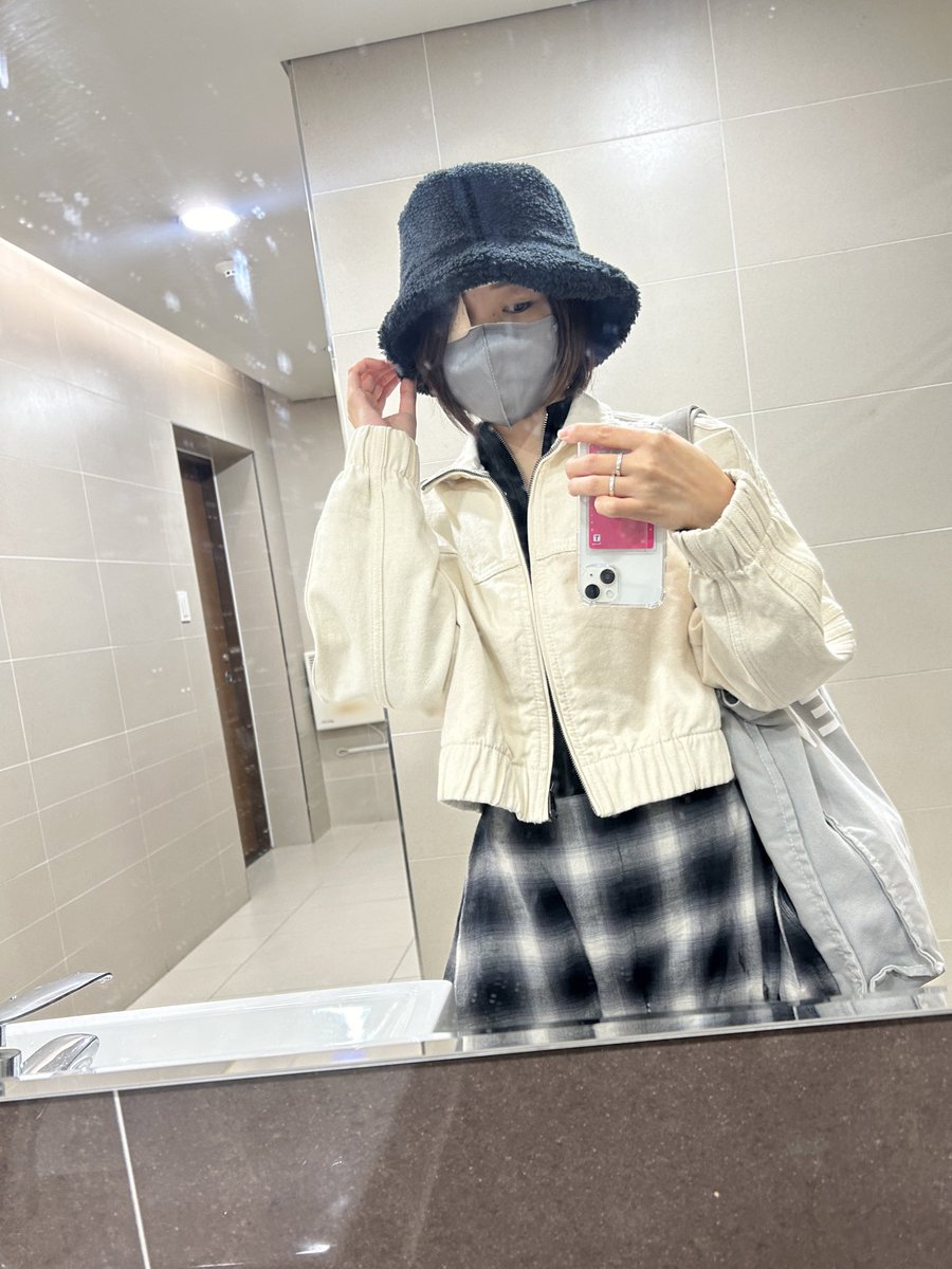 kaizo_TYPE1's tweet photo. ◼︎左頬骨削り　ＤＴ3日目
抗生剤と痛み止め点滴、アザ腫れのケア（ライトとか）、レントゲン撮って診察してついでに肩ボト顔ボトして終わり！

アザだけがアレだけど心配しても消えないし、鼻も腫れてる気が🥲

JUNOヘアーでシャンプーしてもらって半眼ゾンビ隠し前髪にセットしてもらいお散歩したで https://t.co/SB3NYxYBnd