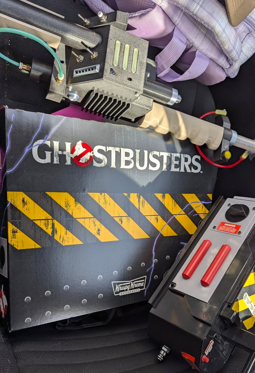 #ghostbusters <a href="/krispykreme/">Krispy Kreme</a> 
Neutrona Wand designed by me 3d printed in <a href="/PrintedSolid/">Printed Solid</a> Jessie PLA.
TRAP is popcorn bucket from <a href="/RegalMovies/">Regal</a>
