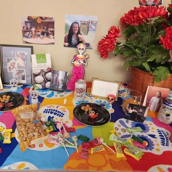 IFHCIdaho's tweet photo. ¡Feliz día de los Muertos! 🌺💀🌹 Fair housing applies to all holidays! Everyone deserves a home where they can observe the days that are meaningful to them culturally, religiously, or even personally. https://t.co/8cOXLyiSa6