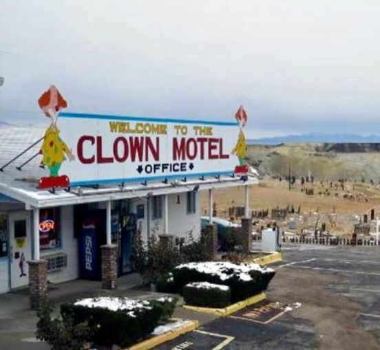 AilsaForshaw's tweet image. 🤡🤡 Current pic o' the White House? 

#VoteTrumpVance to send those clowns packing!

#VoteTrumpToSaveAmerica 

#VoteTrumpVanceKennedy, Get @elonmusk For FREE!