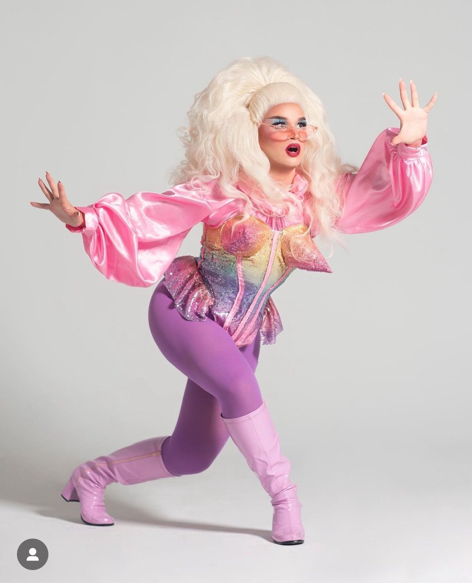 dragqueenjp's tweet photo. The ghost of Patty haunting the bay village in the year 2124 https://t.co/ag0dwr8BXh