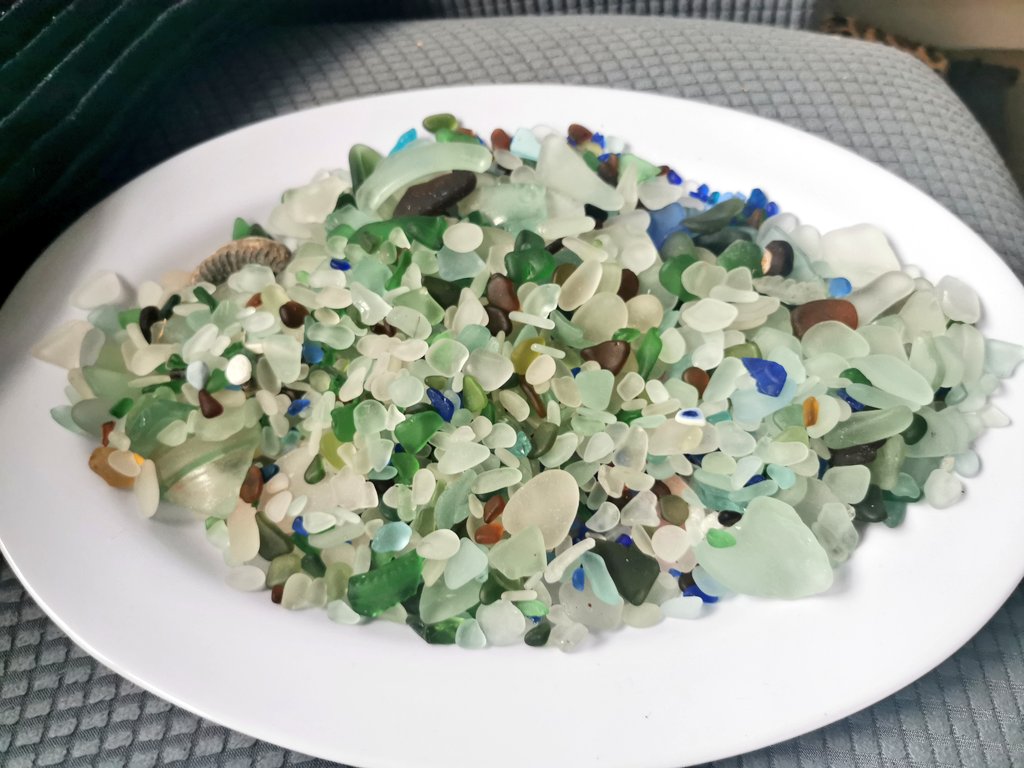 tismenic70's tweet image. Started sorting my seaglass this evening. . I've found a few bits..
#Seaglass