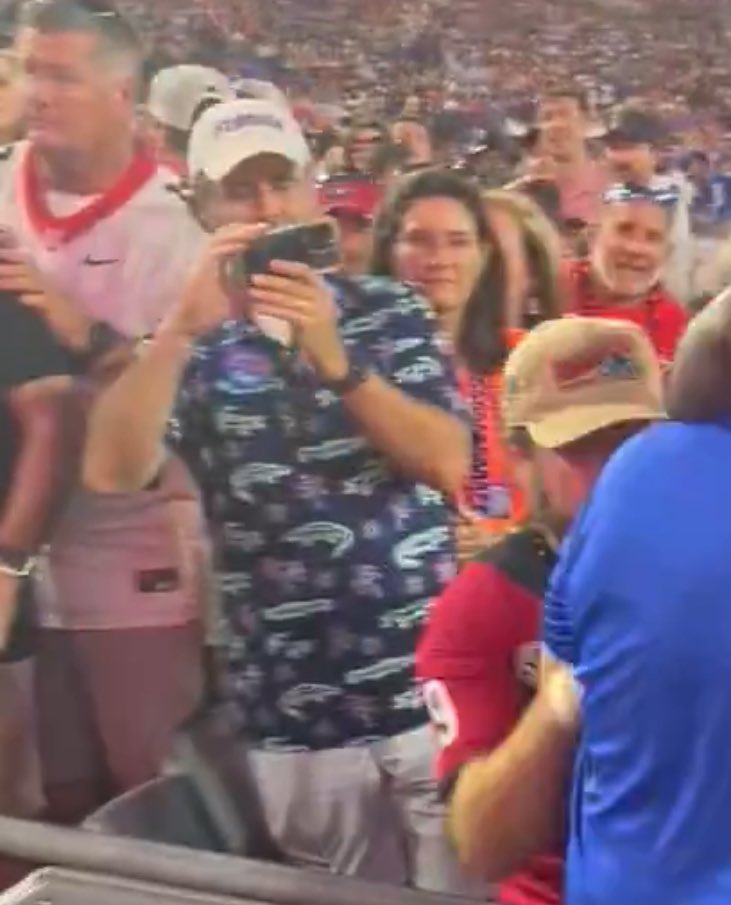 <a href="/BarstoolTate/">Ohio’s Tate</a> <a href="/1charvo/">💲</a> Yo can we get this guy’s angle