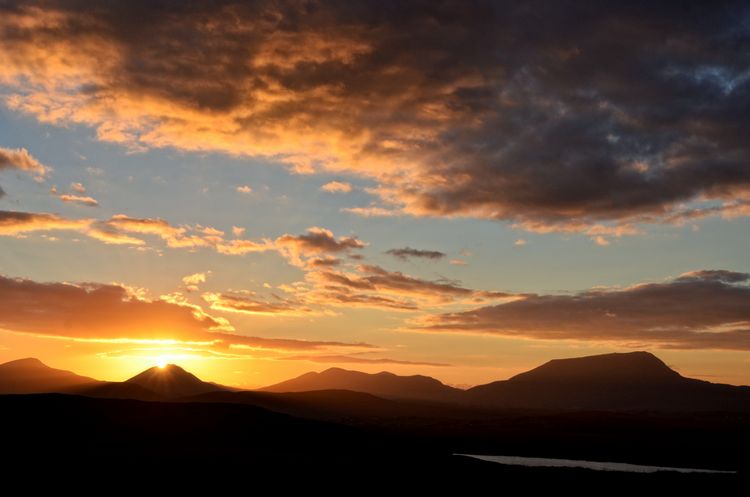 welovedonegal's tweet photo. #Sunset on the hills of #Donegal 

#sunsets 
#mountains #Errigal #Muckish #Derryveagh 
#clouds #skies #lakes #loughs 
#Ireland . https://t.co/g9pQJHevvK