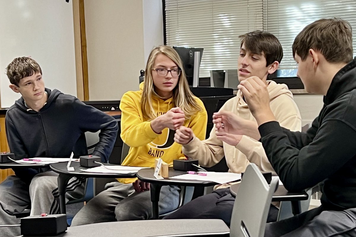 Congrats to the Oakville Quiz Bowl team on their 3rd place finish at Saint Louis University today. Jordan finished first individually, Scott was also in the top ten and there were big contributions from everyone. A great start to the season! <a href="/OHS_Tigers/">Oakville High School</a> <a href="/MehlvilleSD/">Mehlville School District</a>
