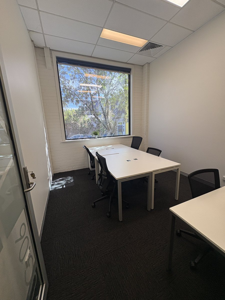 yunmie's tweet photo. This week I started looking at our very first office for StoryTribe. I can’t believe we’re finally getting our own space—feels surreal! It really feels like we’re kicking things off for real, and I’m so excited 🥳

#storytribe #startup #firstoffice https://t.co/twfCYwbCSr