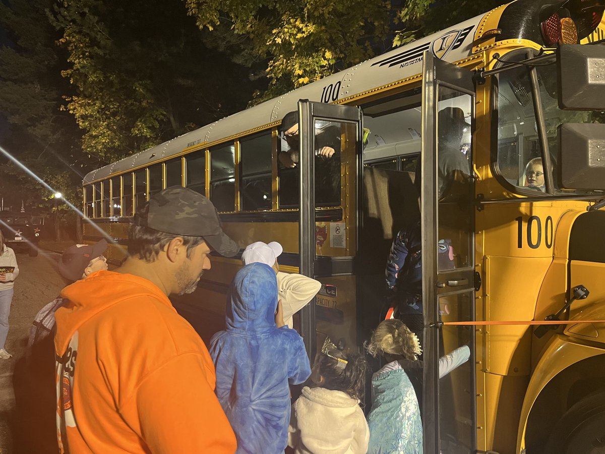 Thank you to our ⁦<a href="/PCSDBusInfo/">PCSD Transportation</a>⁩ department and Mr. Joe for representing at Parma Heights’ Trunk-or-Treat this evening! The turnout was amazing and the children even got to honk the bus horn!