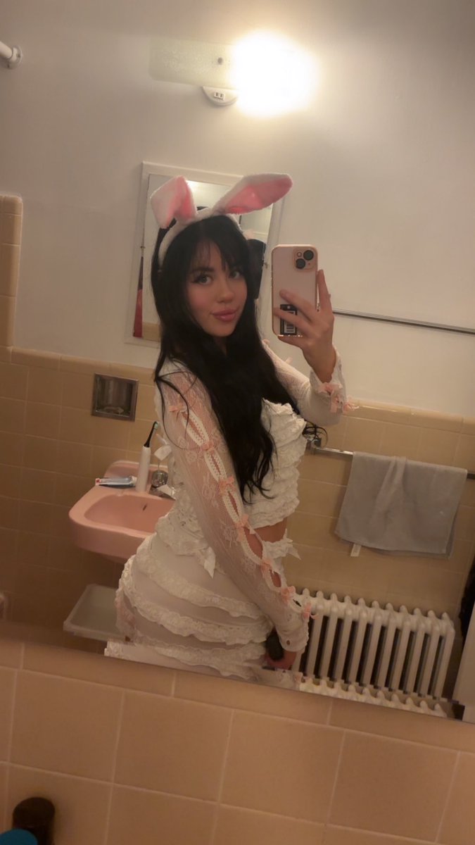 babybixie's tweet photo. guys i’m a bunni 🐇 https://t.co/QOvrPCcXuG