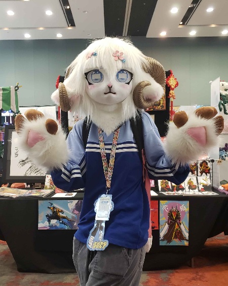 SNAFUCon's tweet photo. If you're not into the creepy, cuteness is MORE than well-represented at SNAFU Con! https://t.co/HS0MnlNKlI https://t.co/dvFOIkeGd5