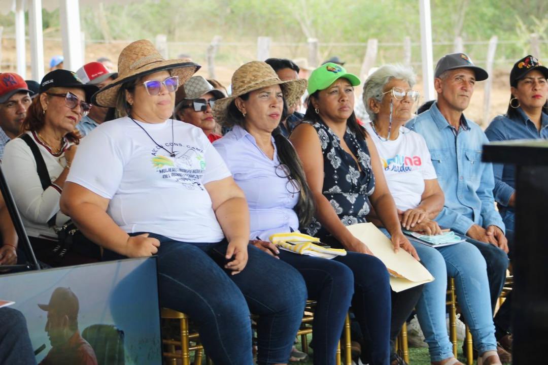 En nuestra emisión #251 de “En Directo con el Gobernador” avanzamos hacia el fortalecimiento de nuestra soberanía alimentaría. Guárico se posiciona como mayor productor de cereales a nivel nacional.   ¡Que viva Guárico! ¡Que vivan nuestros campesinos y productores!