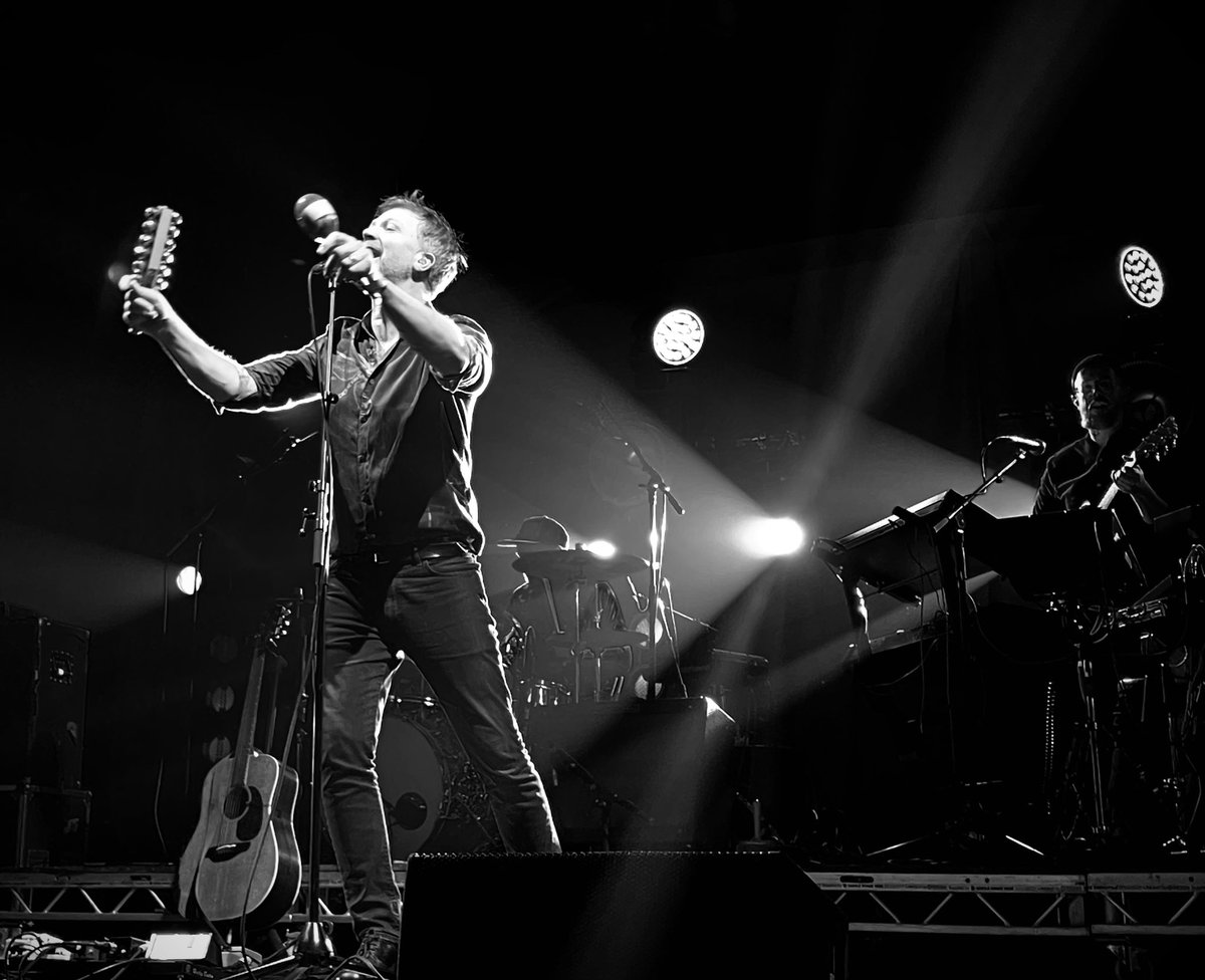 ACVDW's tweet image. What a gig @BellX1  the top was blown clean off the tent 🎪 ✨ @PucaFestival