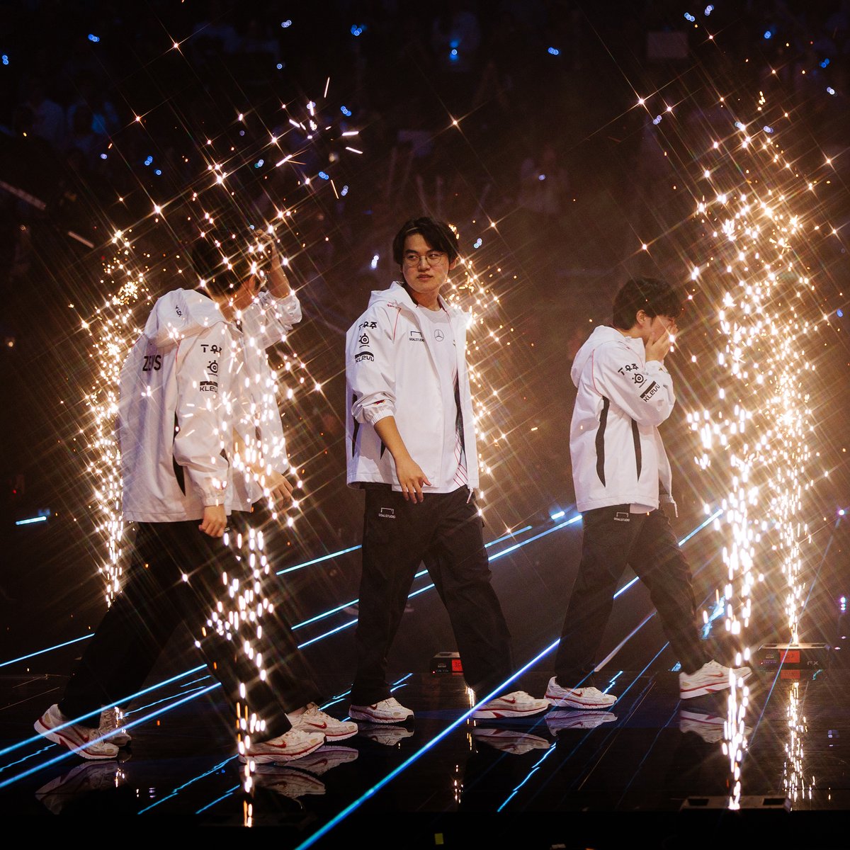 lolesports's tweet photo. ✨ https://t.co/7T9SVaCZuT
