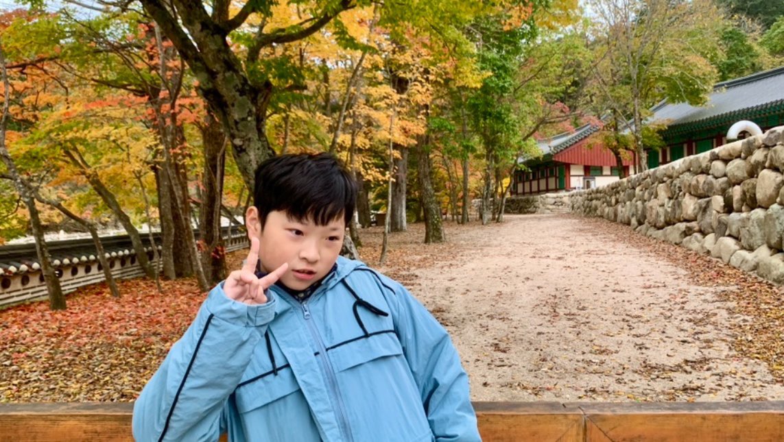 79coffeemakers's tweet photo. 설악산에 위치한 백담사, 꼭 한번은 방문해 볼 만한 곳이 아닐까 싶다. 백담사로 향하는 그 과정이 정말 비경, 절경이라는 수식어가 모자랄 만큼 멋진 곳이다. #설악산단풍 #백담사 #아이러브지용 https://t.co/UDUWChUEtx